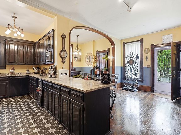 26th image of 1823 S Broadway St
