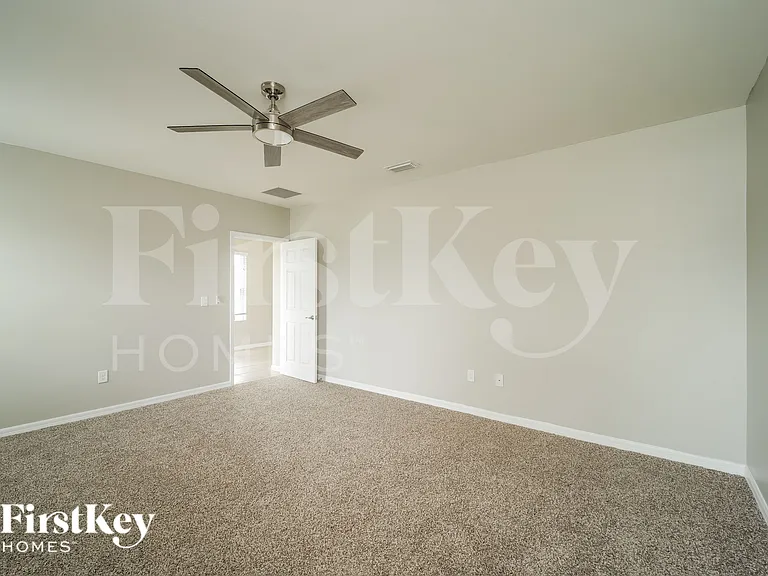 217 NW 9th St — Photo 11