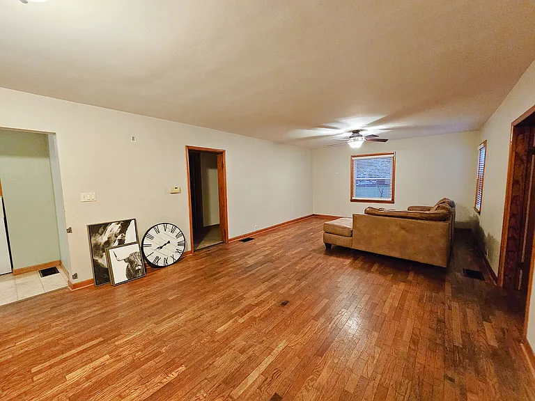 110 E Milligan St — Photo 8