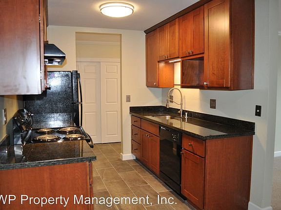 4th image of 70 Harlan St APT 204