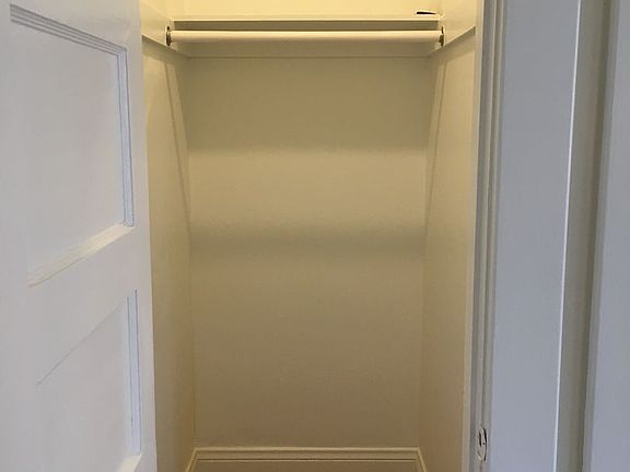 3rd image of 2056 NW Glisan St APT 23
