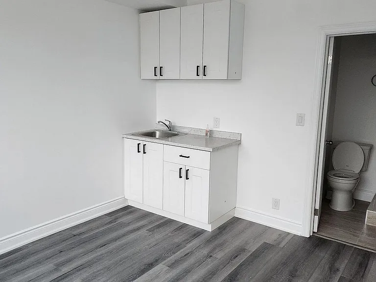 2820 Danforth Ave #210 — Photo 7
