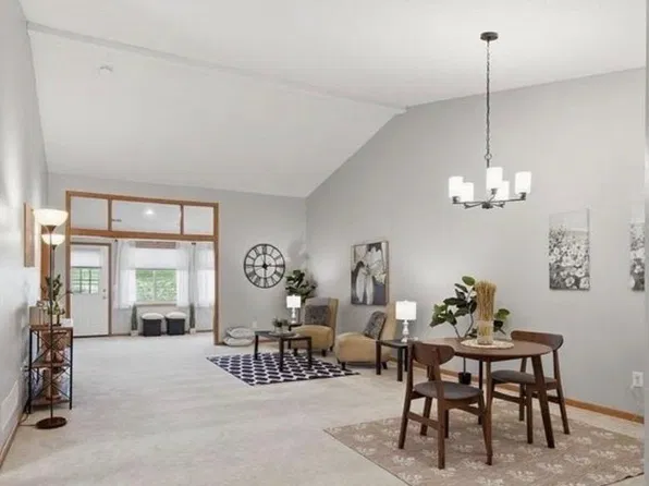 6850 Jenny Ln, Woodbury, MN 55125