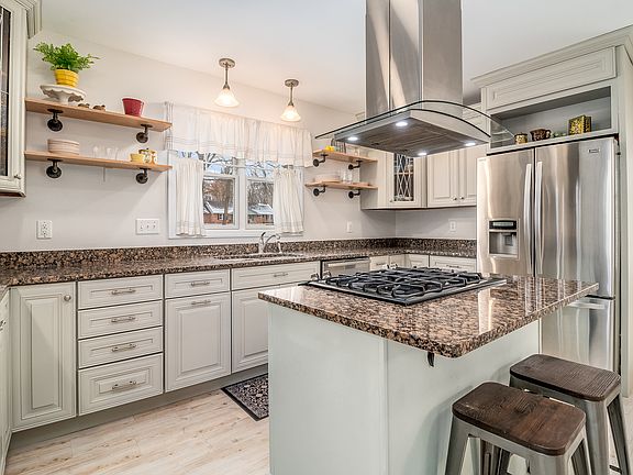 3rd image of 258 W Wood St