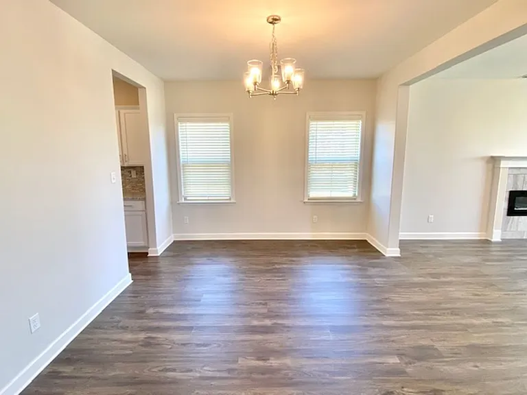 370 Azalea Dr — Photo 5