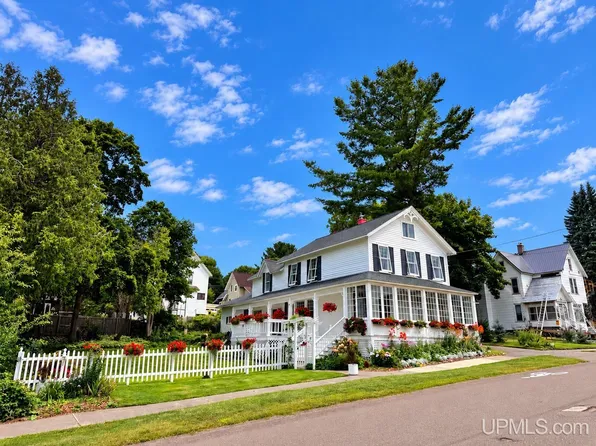 105 W Houghton Ave, Houghton, MI 49931
