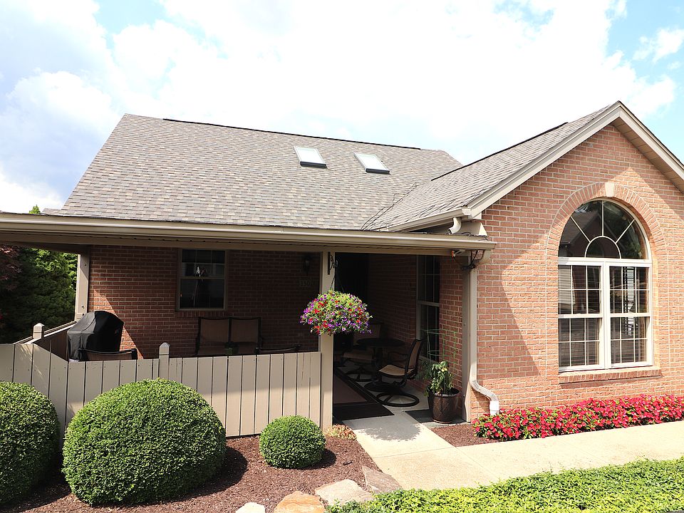 1st image of 150 Carriage Dr