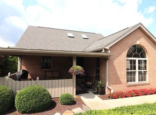 150 Carriage Dr, Freedom, PA