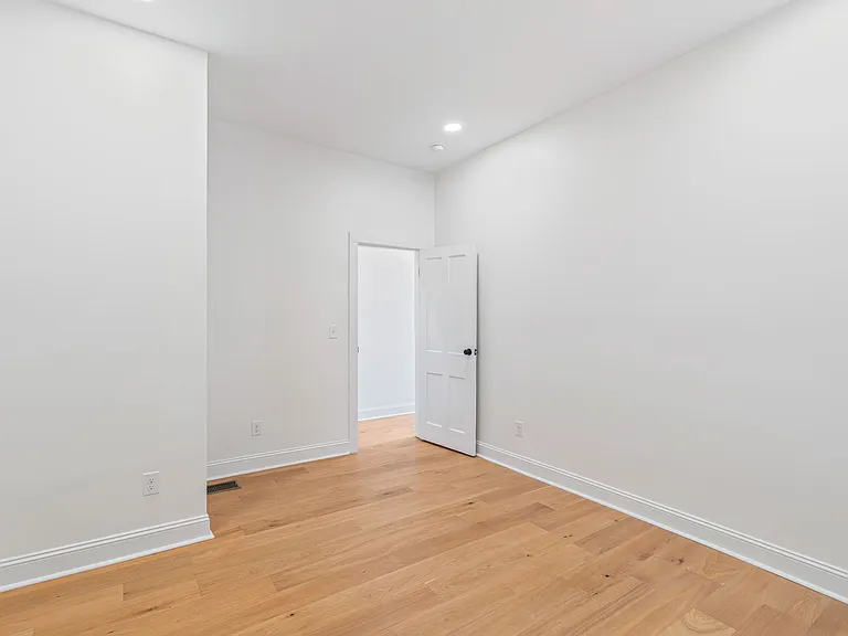 513 N Central St #1 — Photo 11