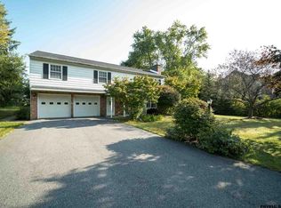 2179 Foxhill Dr, Niskayuna, NY 12309