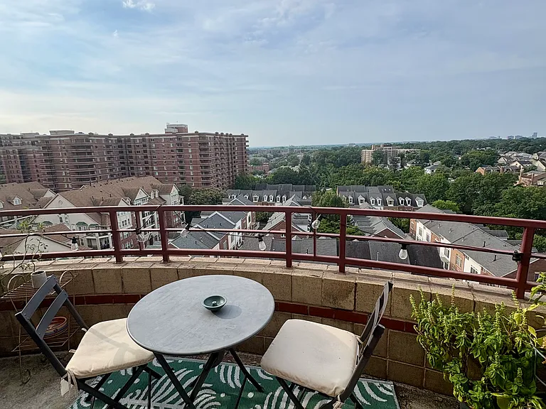 2400 Clarendon Blvd #Penthouse 11 — Photo 2
