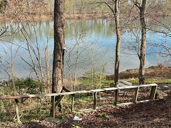 4th image of 1433 River Rd