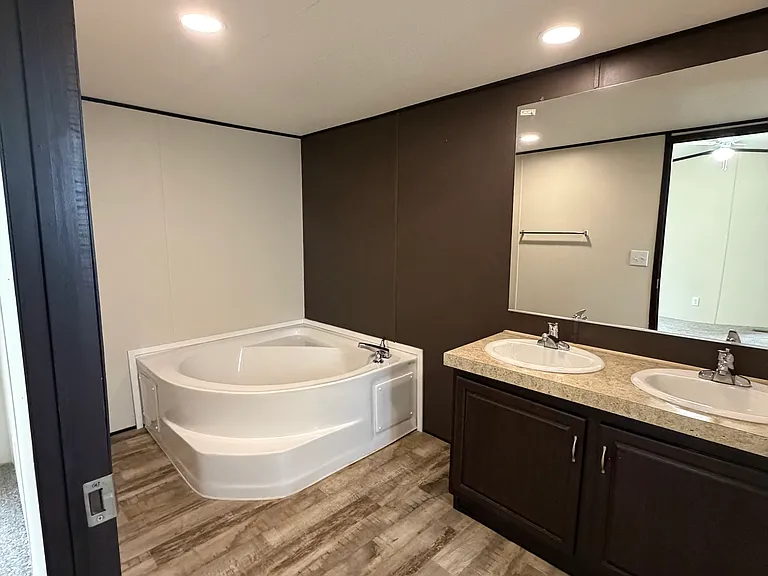 3724 SW 23rd St — Photo 5
