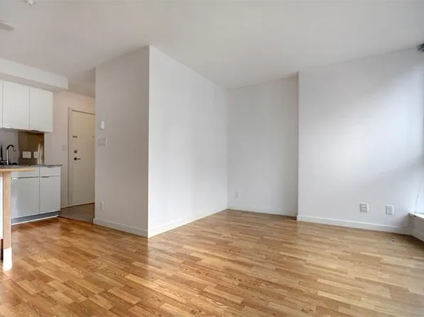 233 Robson St, Vancouver, BC