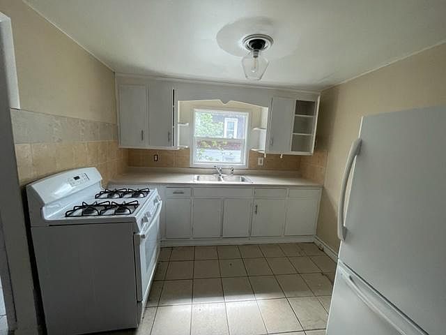 2nd image of 1466 Van Curler Ave Floor 1