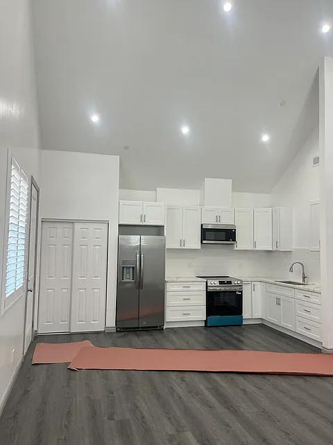 2 bed, 1150 sqft, $3,000 — Photo 2