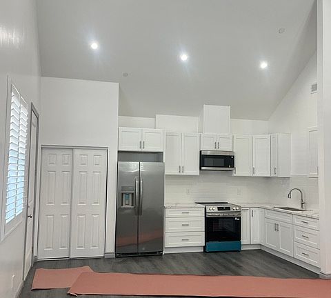 2nd image of 1021 1/2 E 27th St