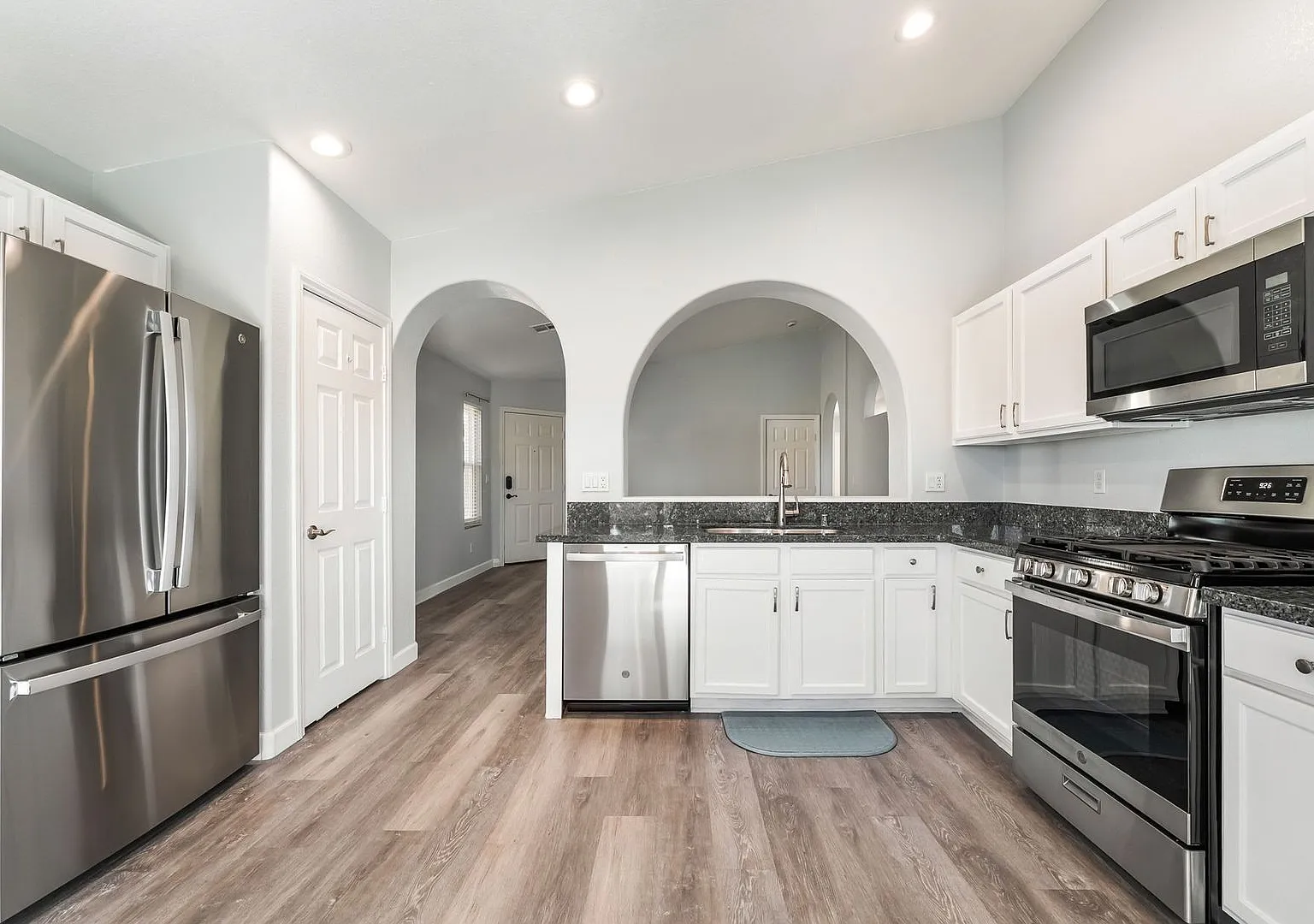 Single Story 4 Bedroom in Southwest Las Vegas — Photo 3