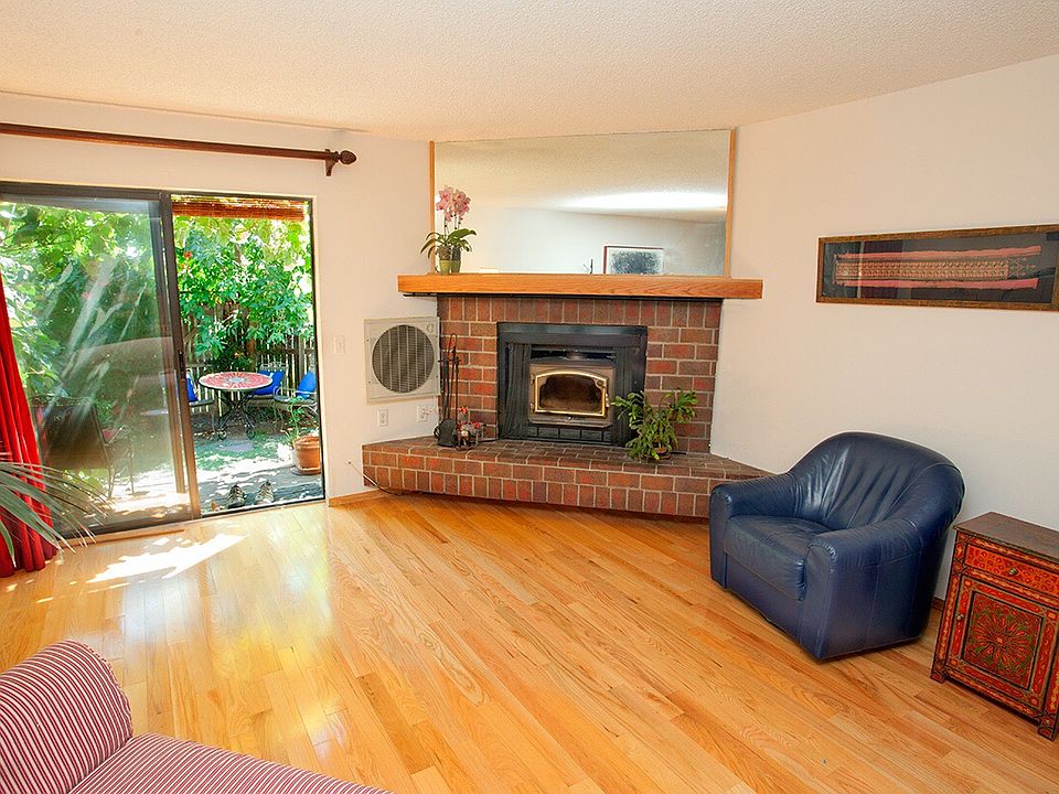 Living room with view to the garden