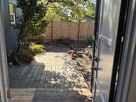 5th image of 991 W 1st Ave