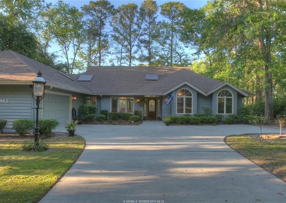 1st image of 7 Crooked Pond Dr