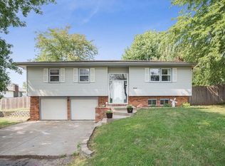 922 4h Rd, Lansing, KS 66043