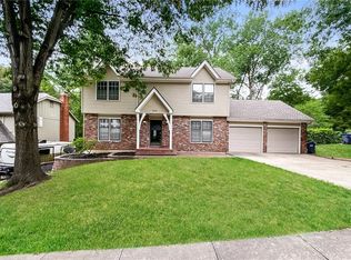 620 N Clayview Dr, Liberty, MO 64068