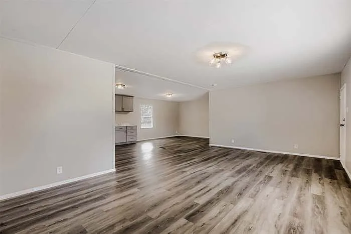 4 bed, 2.0 bath, 1980 sqft, $1,467 — Photo 4