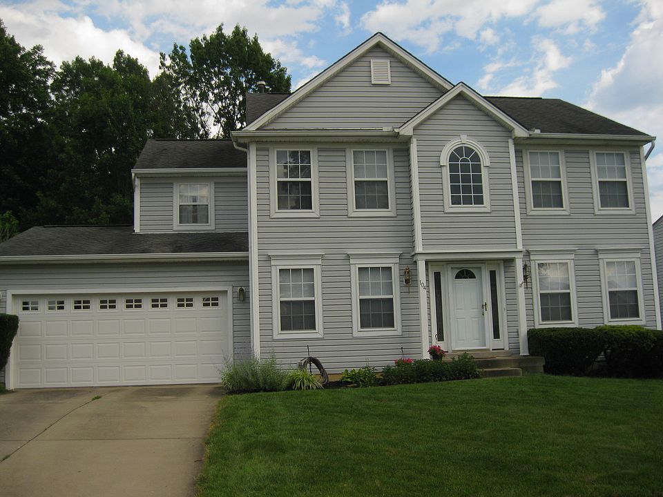 1st image of 104 Paddlewheel Dr