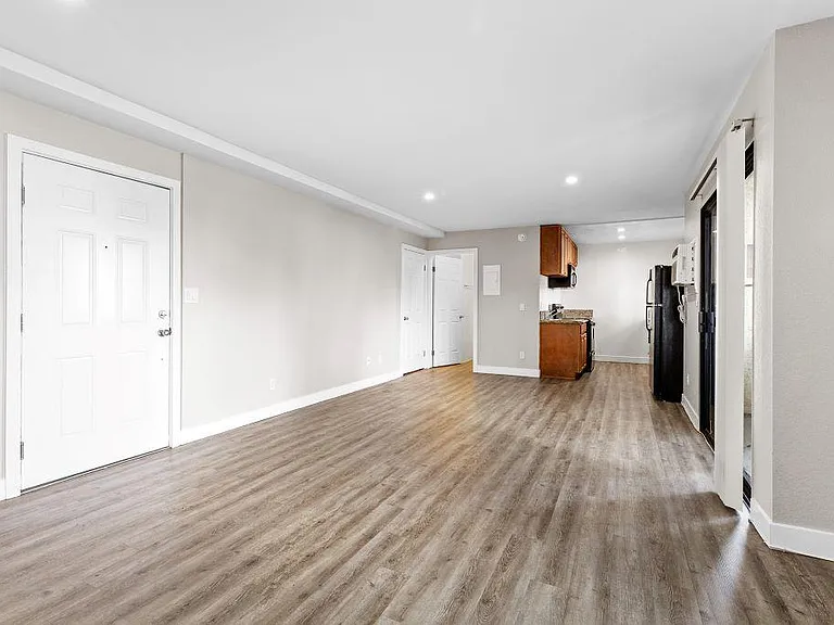 Brody Terrace Apartments — Photo 57