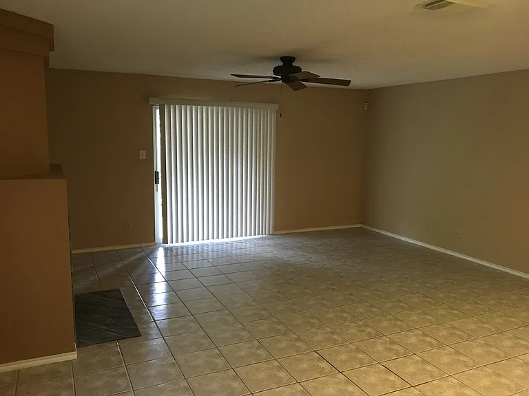 8003 Chestnut Manor Dr — Photo 4