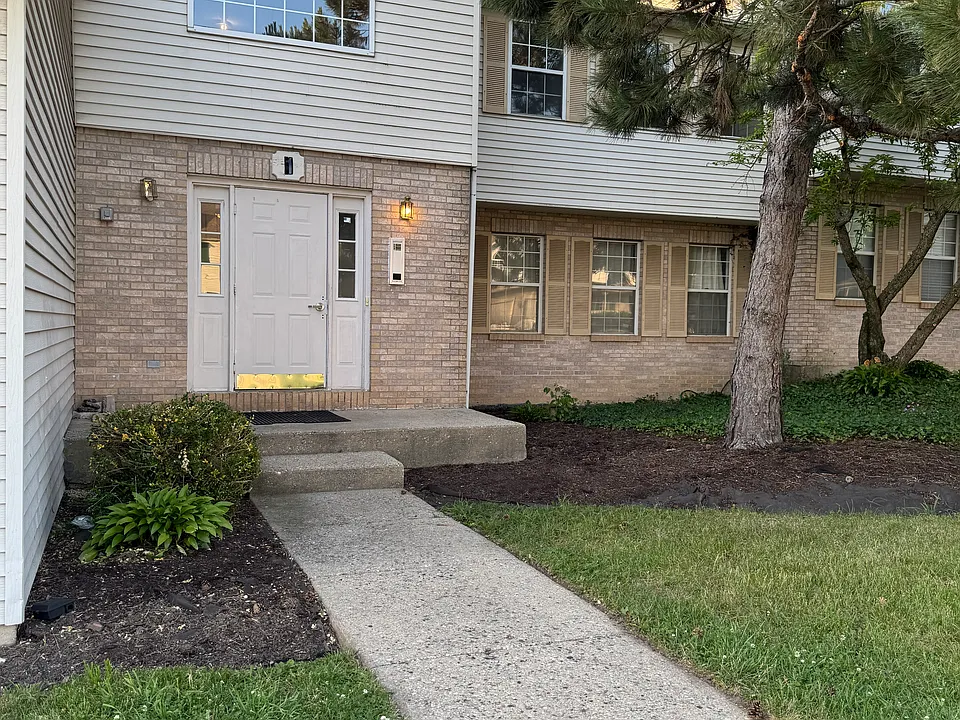 1 W Acorn Ln #1A