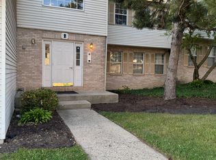 1 W Acorn Ln APT 2B, Lake In The Hills, IL 60156