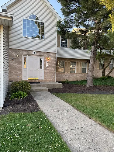 1 W Acorn Ln #1A Photo 1 1 W Acorn Ln #1A Photo 1