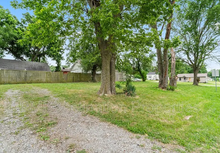915 E Hayward Ave — Photo 16