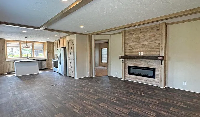 1501 Thompsonville Ln — Photo 2
