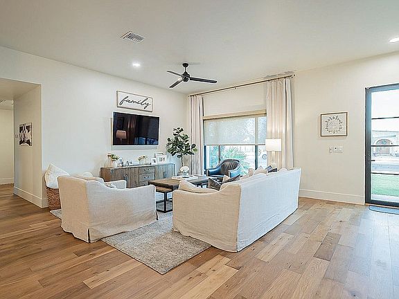 5th image of 5030 E Poinsettia Dr