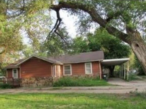 317 E 6th St, Halstead, KS 67056