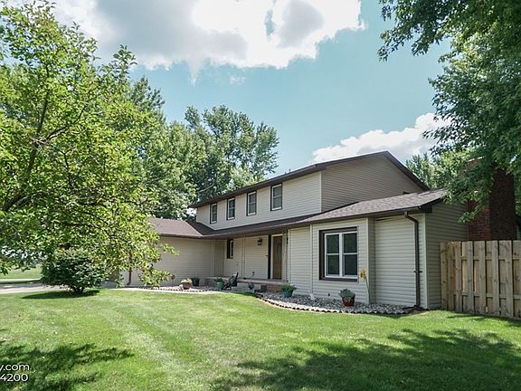 3rd image of 102 Riverview Dr
