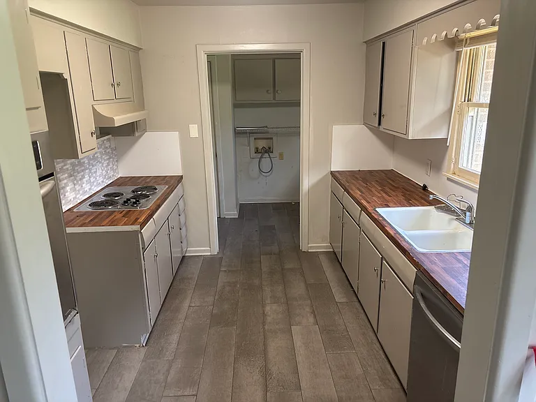 629 Zelwood Dr — Photo 2