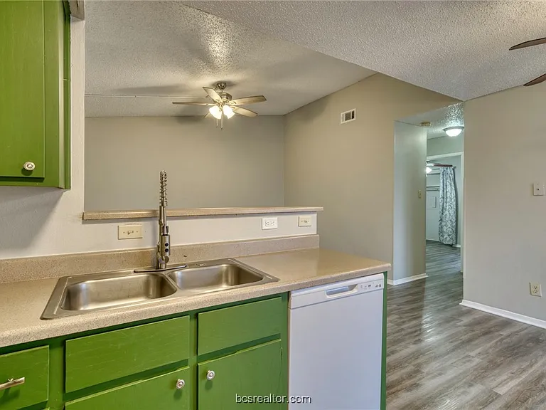 717 Wellesley Ct #C — Photo 6