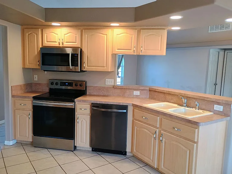 11624 Linden Dr — Photo 7