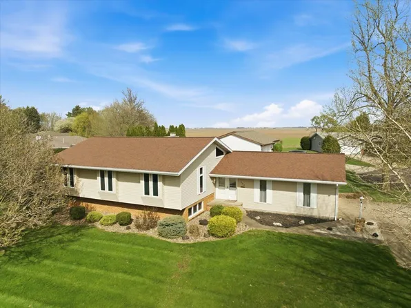 504 S School Ave, Minier, IL 61759