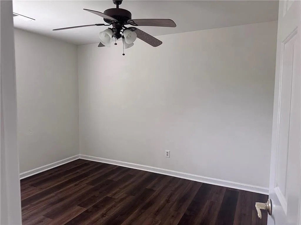 6 bed, 3.5 bath, 2700 sqft, $3,500 — Photo 4