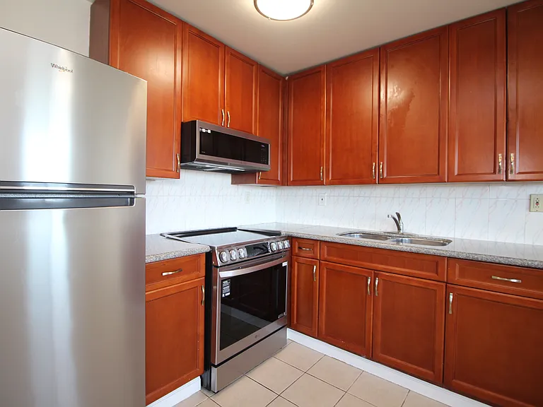16318 Maubert Ave #D — Photo 9