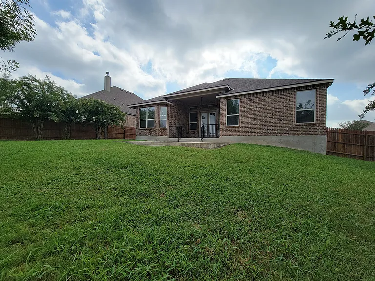 8915 Monument Parke — Photo 26