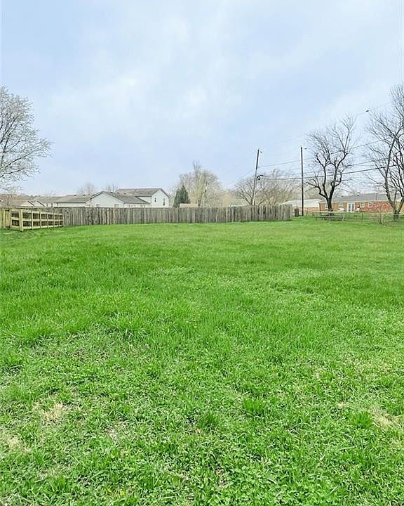 2nd image of 420 Joellen Pl