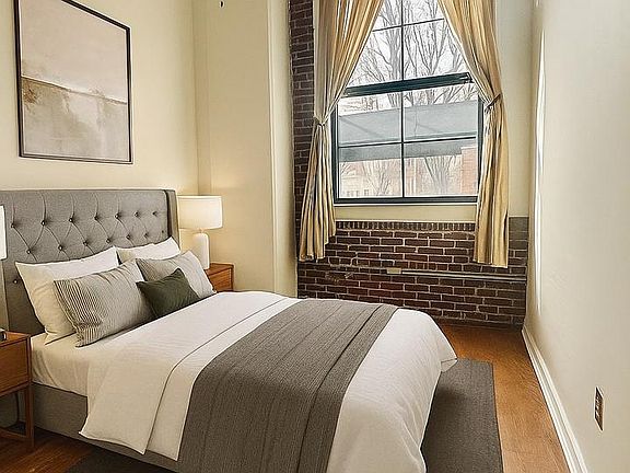 5th image of 315 New St APT 120