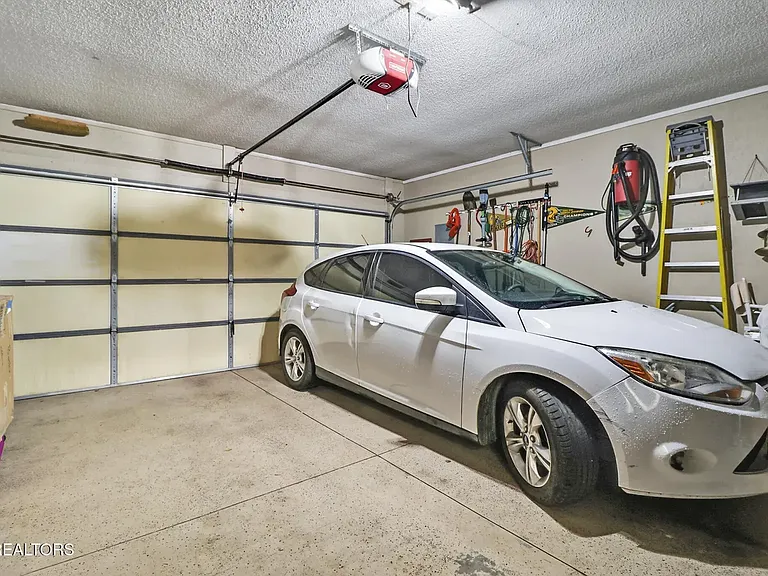 144 Pomeroy Dr — Photo 28