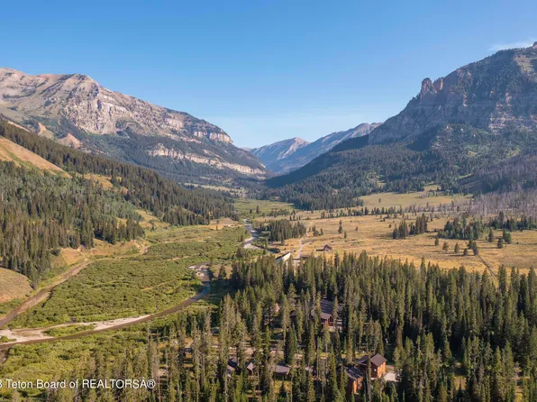 9400 Macleod Rd, Jackson, WY 83001